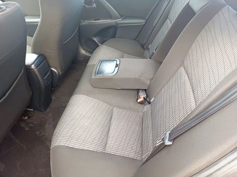 Toyota Avensis 1.8 -vvti, снимка 15 - Автомобили и джипове - 52305209