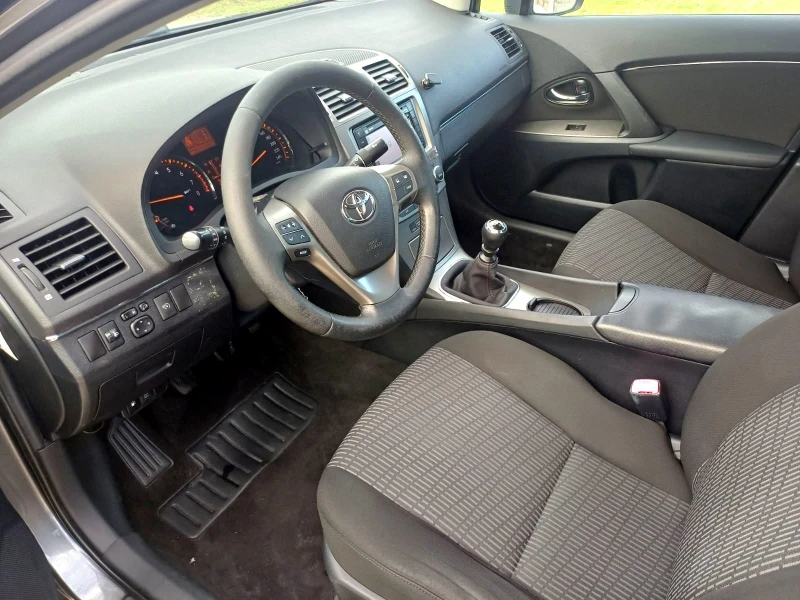 Toyota Avensis 1.8 -vvti, снимка 12 - Автомобили и джипове - 52305209