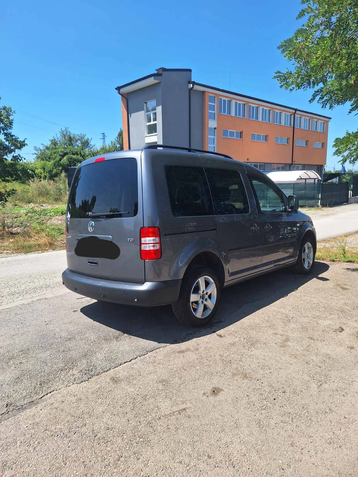 VW Caddy 1.6TDI 7места - изображение 4