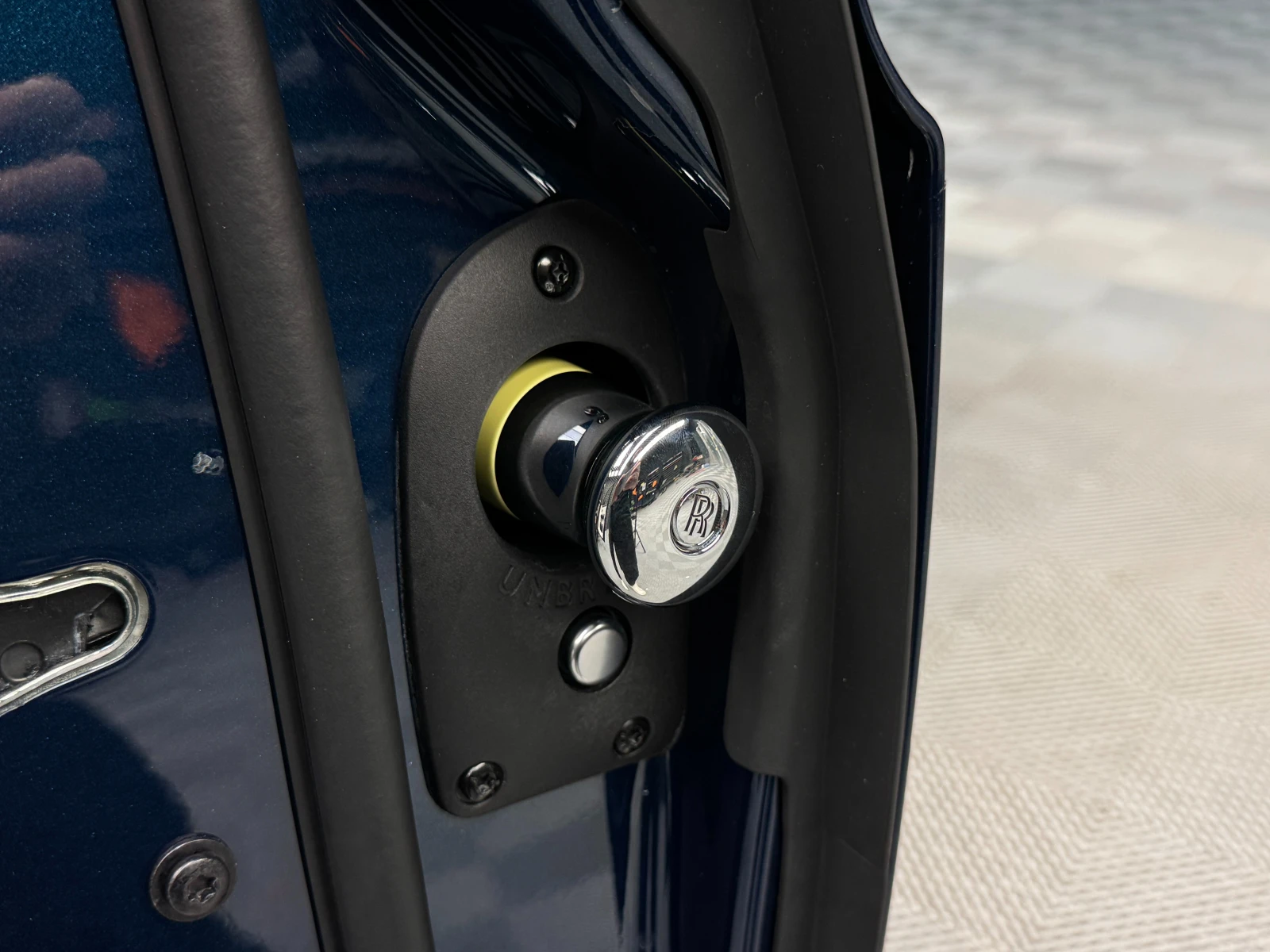 Rolls-Royce Phantom One of one l V12 l Full l TV | Mobile.bg   12