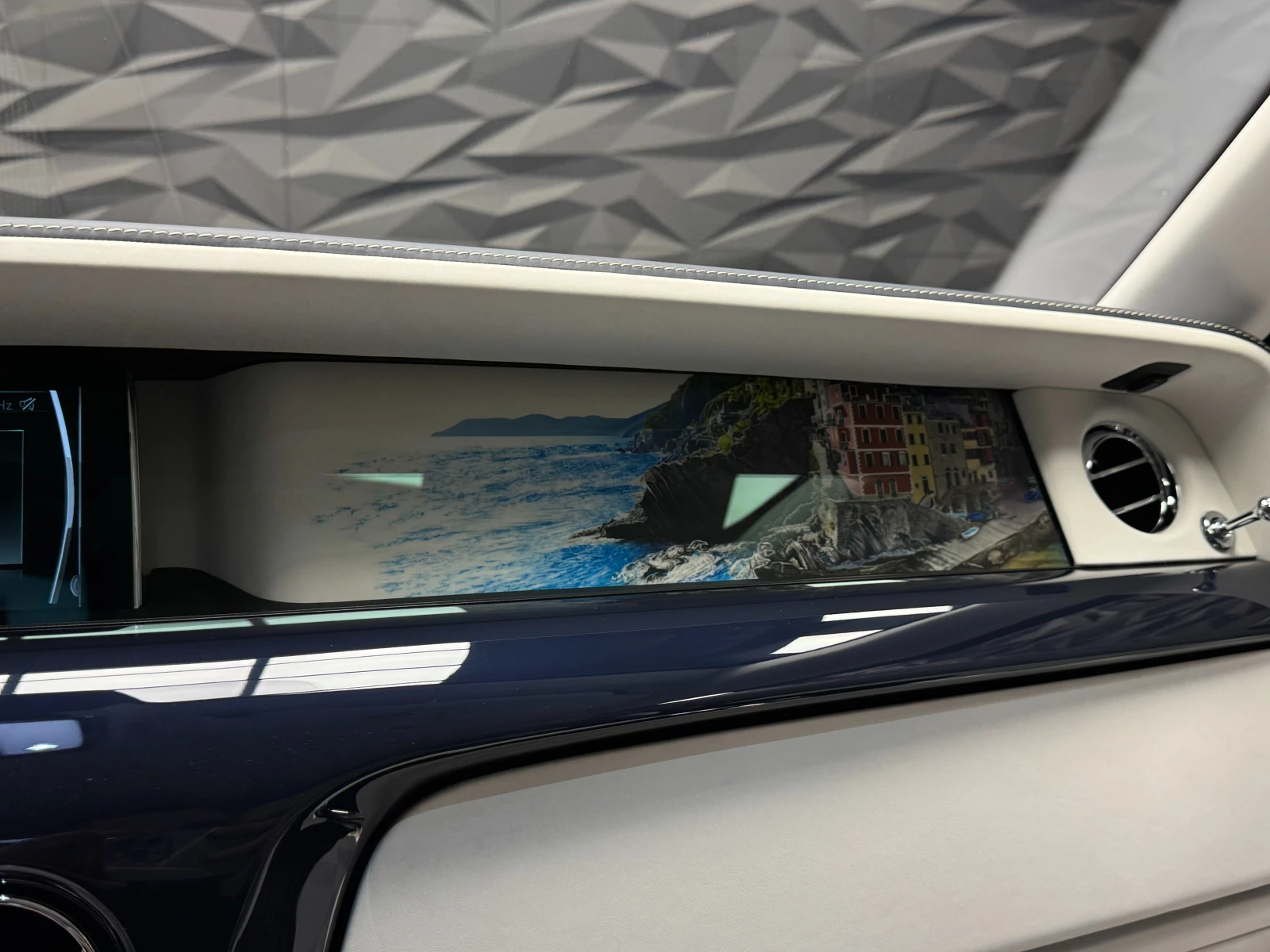 Rolls-Royce Phantom One of one l V12 l Full l TV | Mobile.bg   13