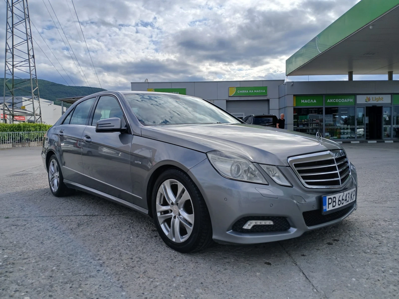 Mercedes-Benz E 350  - изображение 9
