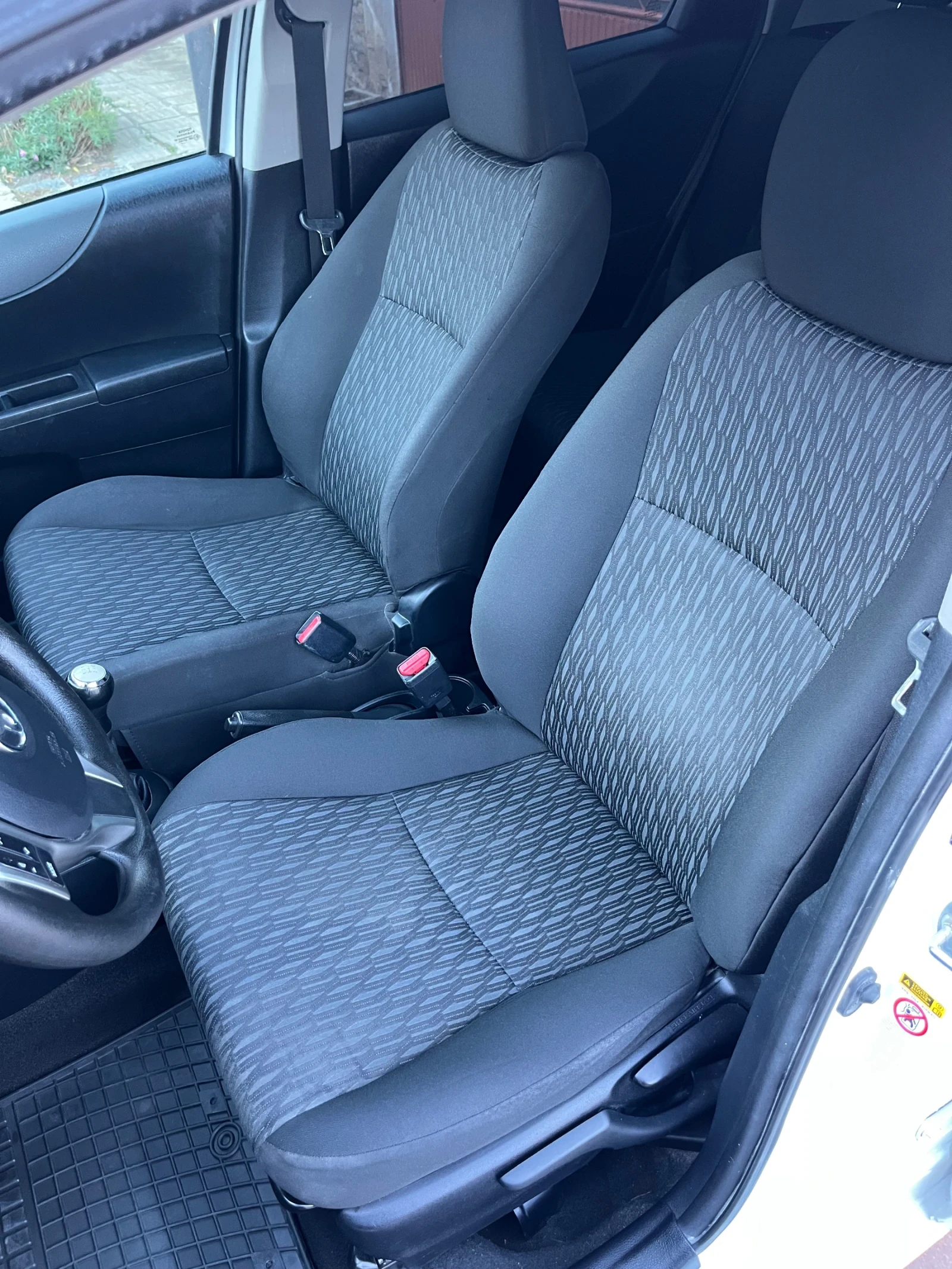 Toyota Yaris  - изображение 9