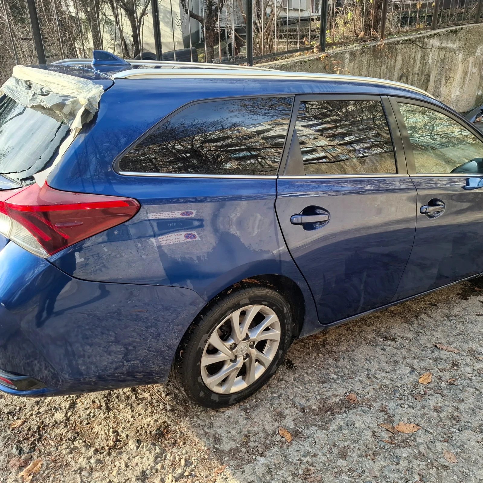 Toyota Auris 1.8 хибрид - изображение 2