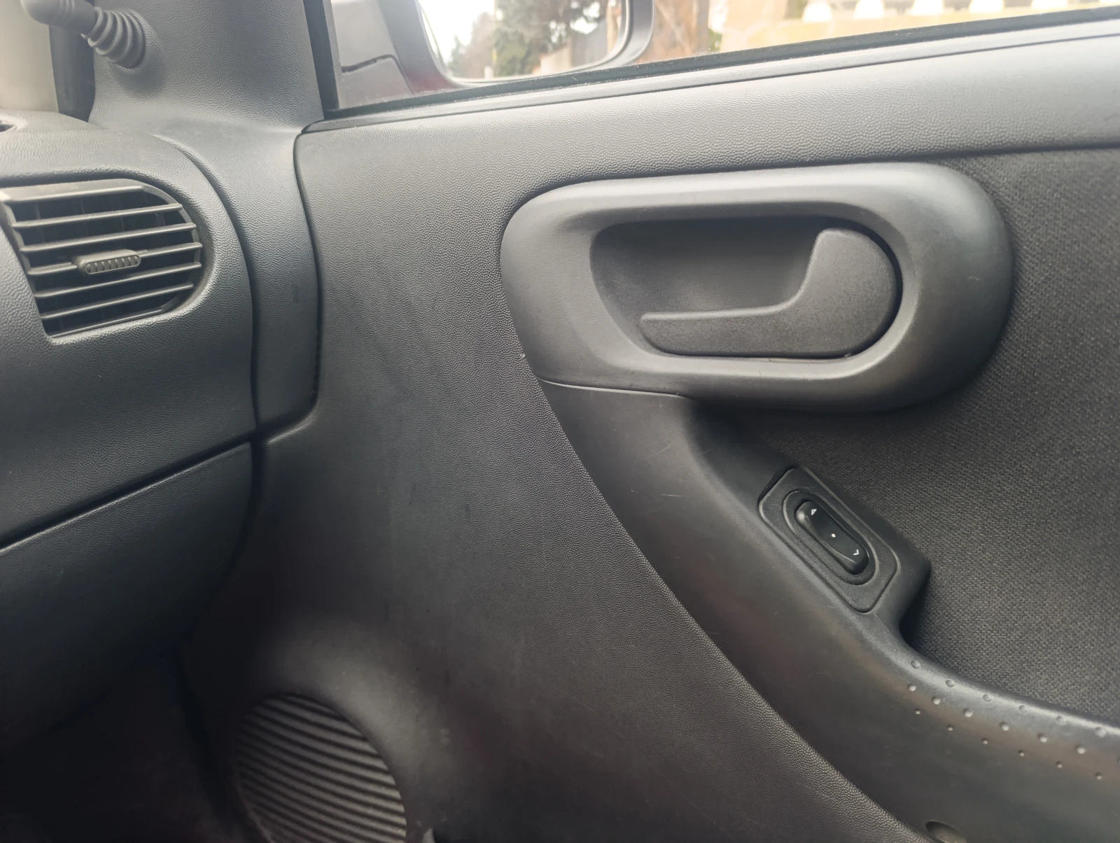 Opel Corsa 1.2 Бензин, снимка 10 - Автомобили и джипове - 53754519