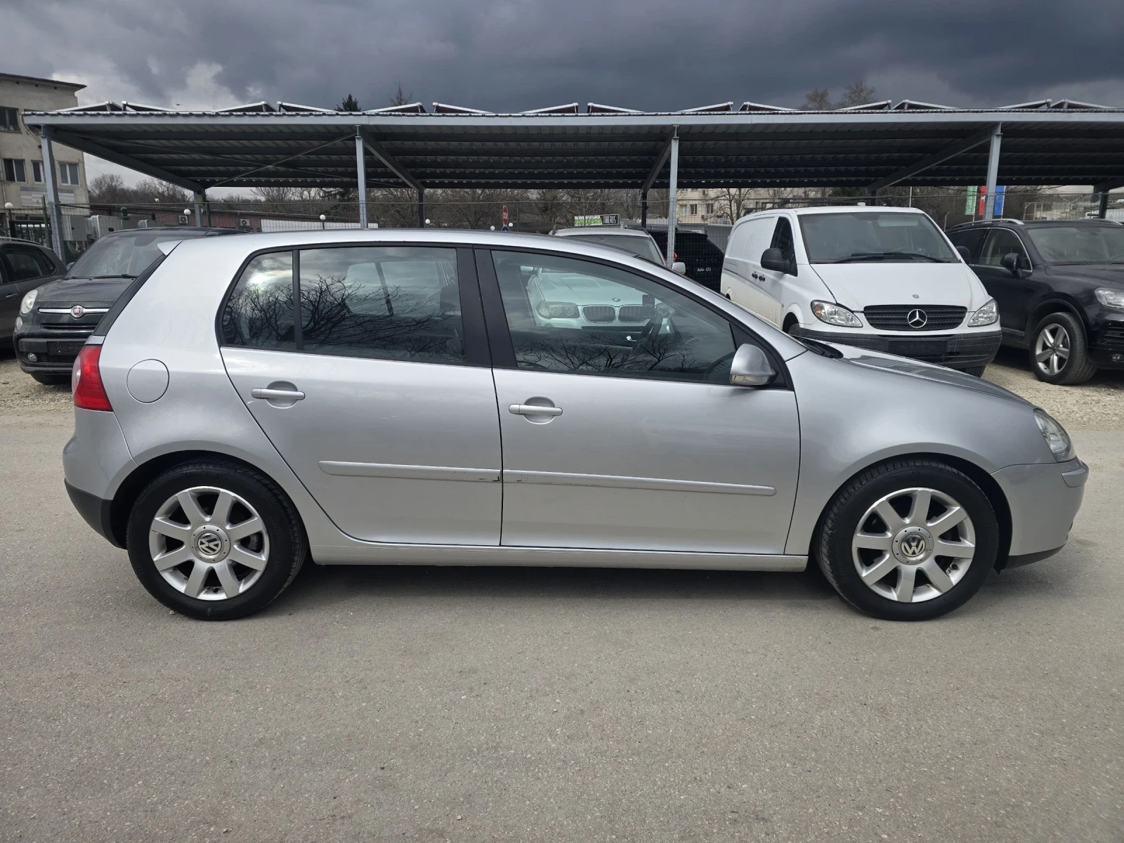 VW Golf 1.6FSI 116к.с Comfort line, снимка 8 - Автомобили и джипове - 53903040