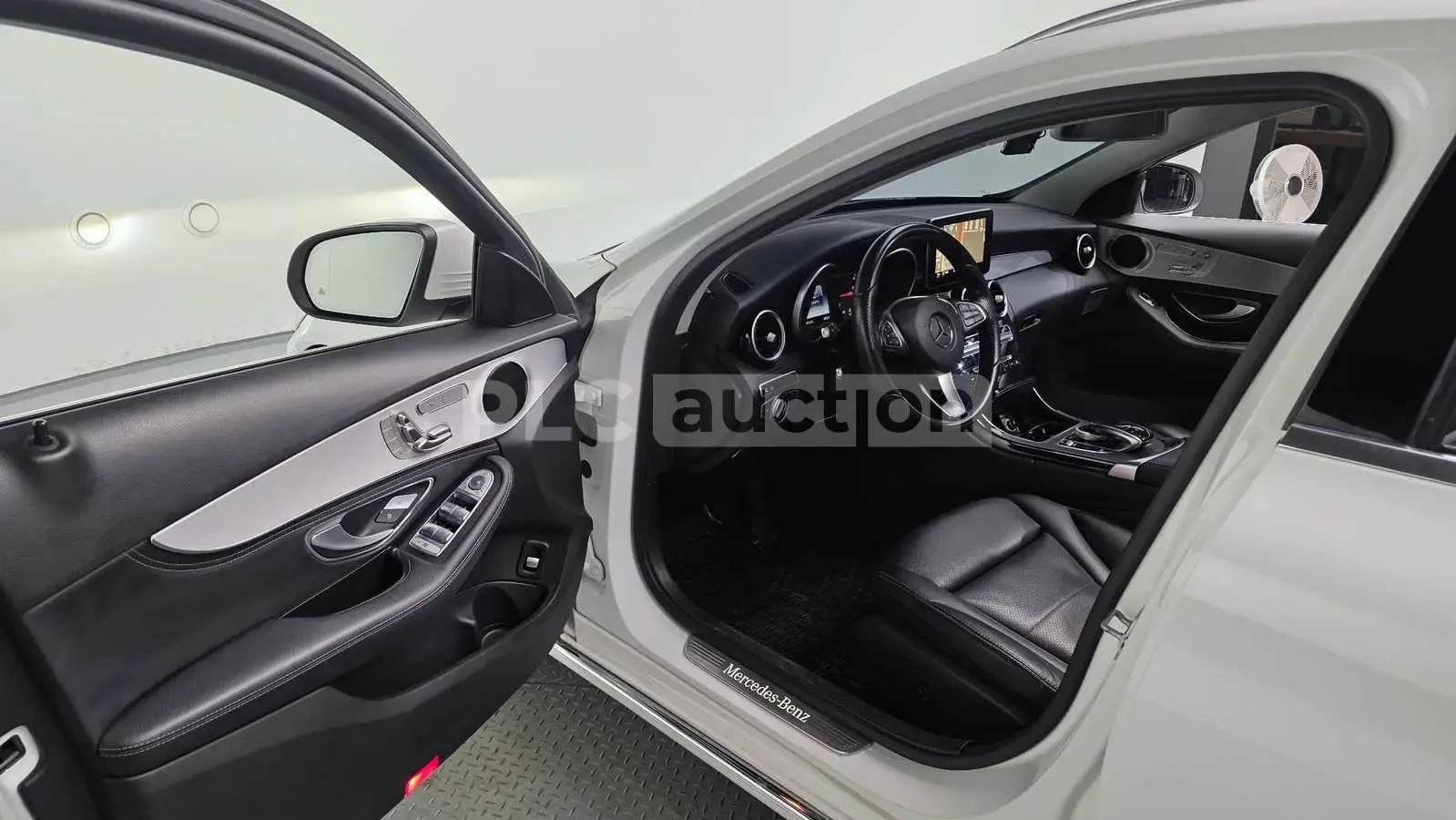 Mercedes-Benz C 220, снимка 11 - Автомобили и джипове - 55017211