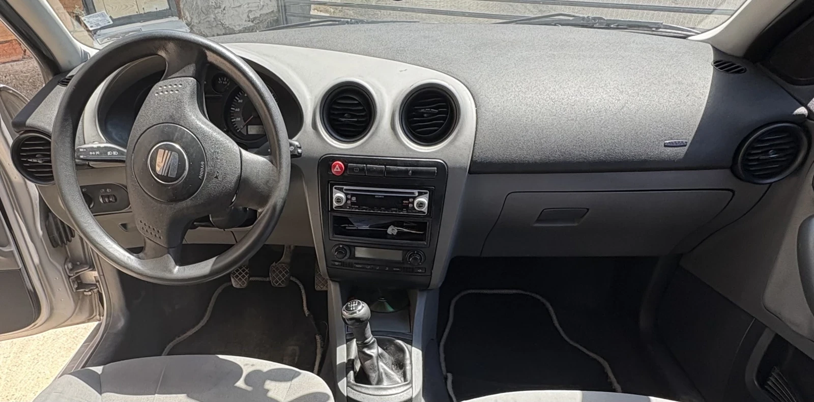 Seat Ibiza 1.4 Климатроник, Бензин/Газ, снимка 6 - Автомобили и джипове - 55228807