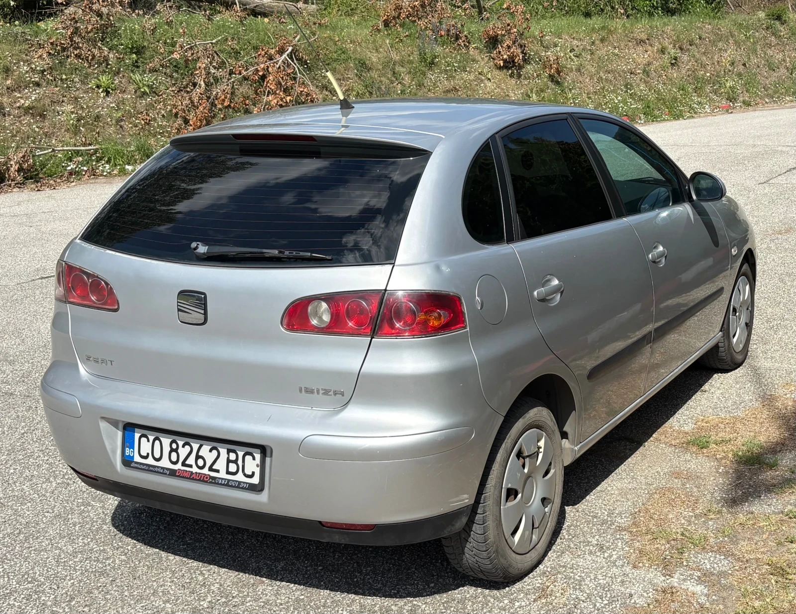 Seat Ibiza 1.4 Климатроник, Бензин/Газ, снимка 4 - Автомобили и джипове - 55228807