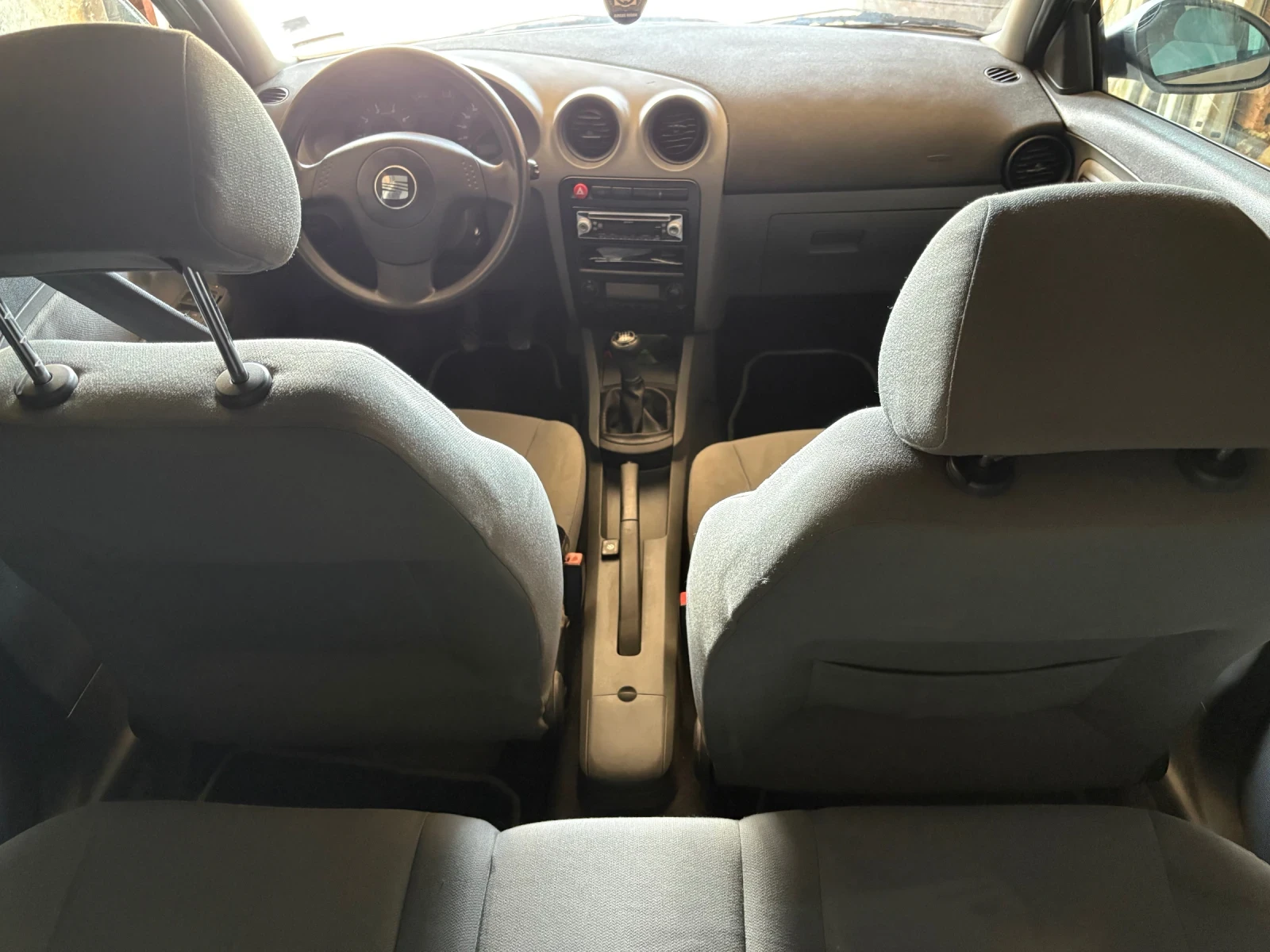 Seat Ibiza 1.4 Климатроник, Бензин/Газ, снимка 7 - Автомобили и джипове - 55228807