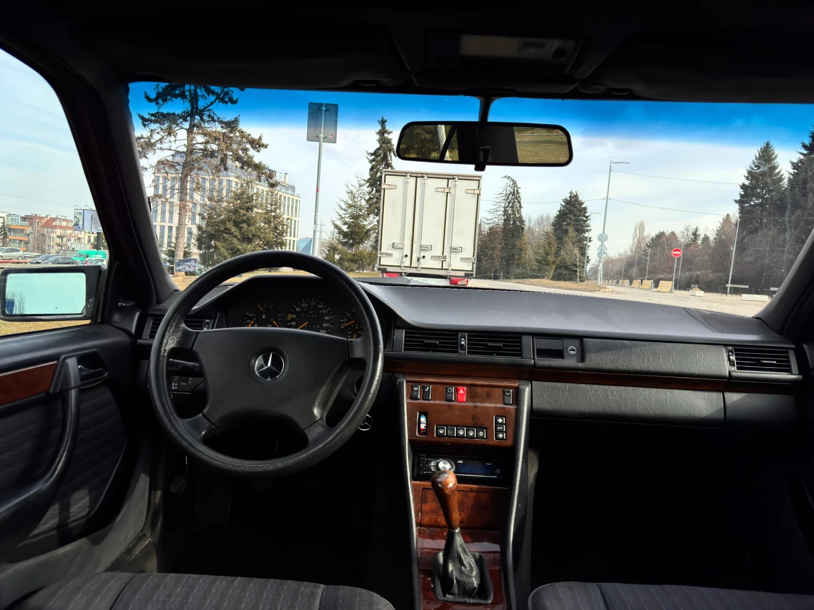 Mercedes-Benz 124 200E, снимка 6 - Автомобили и джипове - 55395087