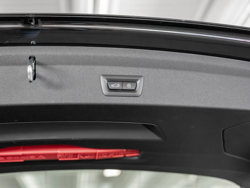 BMW 135 xDRIVE/300HP/HUD/360/LED/MEMO/H&K/ACC/889z, снимка 8 - Автомобили и джипове - 56114289