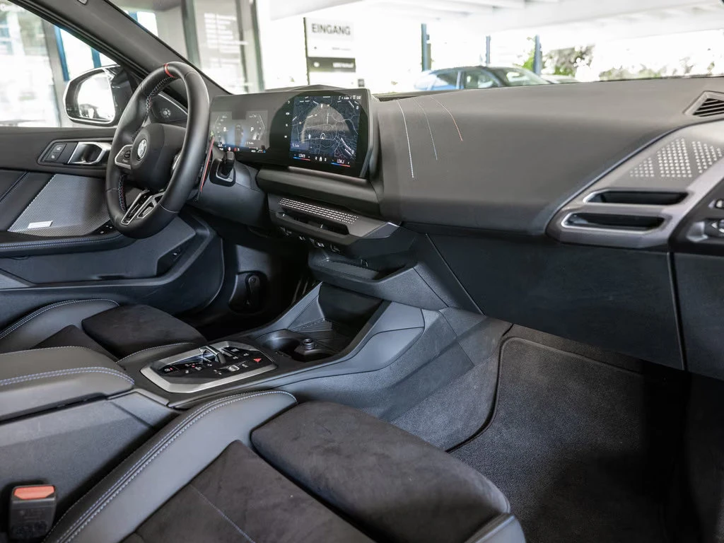 BMW 135 xDRIVE/300HP/HUD/360/LED/MEMO/H&K/ACC/889z, снимка 12 - Автомобили и джипове - 56114289