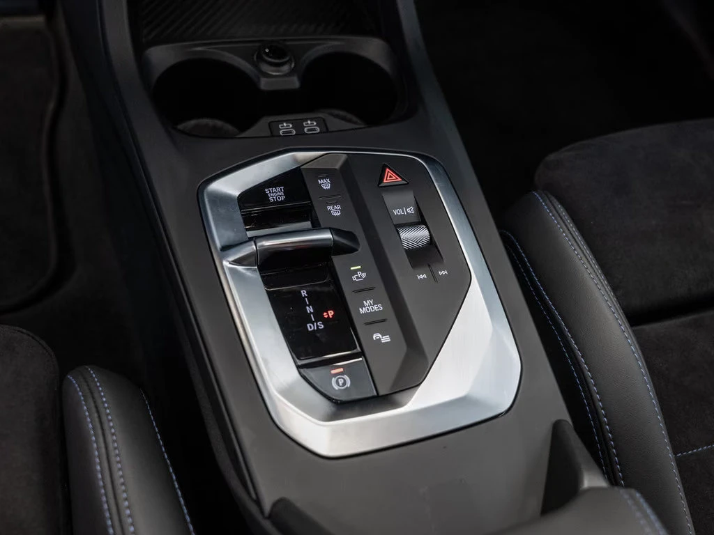 BMW 135 xDRIVE/300HP/HUD/360/LED/MEMO/H&K/ACC/889z, снимка 15 - Автомобили и джипове - 56114289