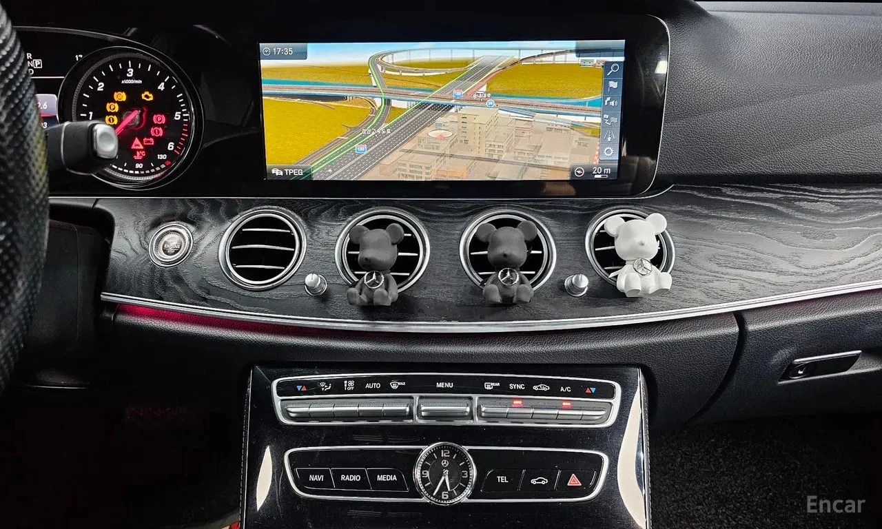 Mercedes-Benz E 220 d Avantgarde/ПОДГРЕВ/ХЕДЪП/ШИБЕДАХ, снимка 14 - Автомобили и джипове - 56145303