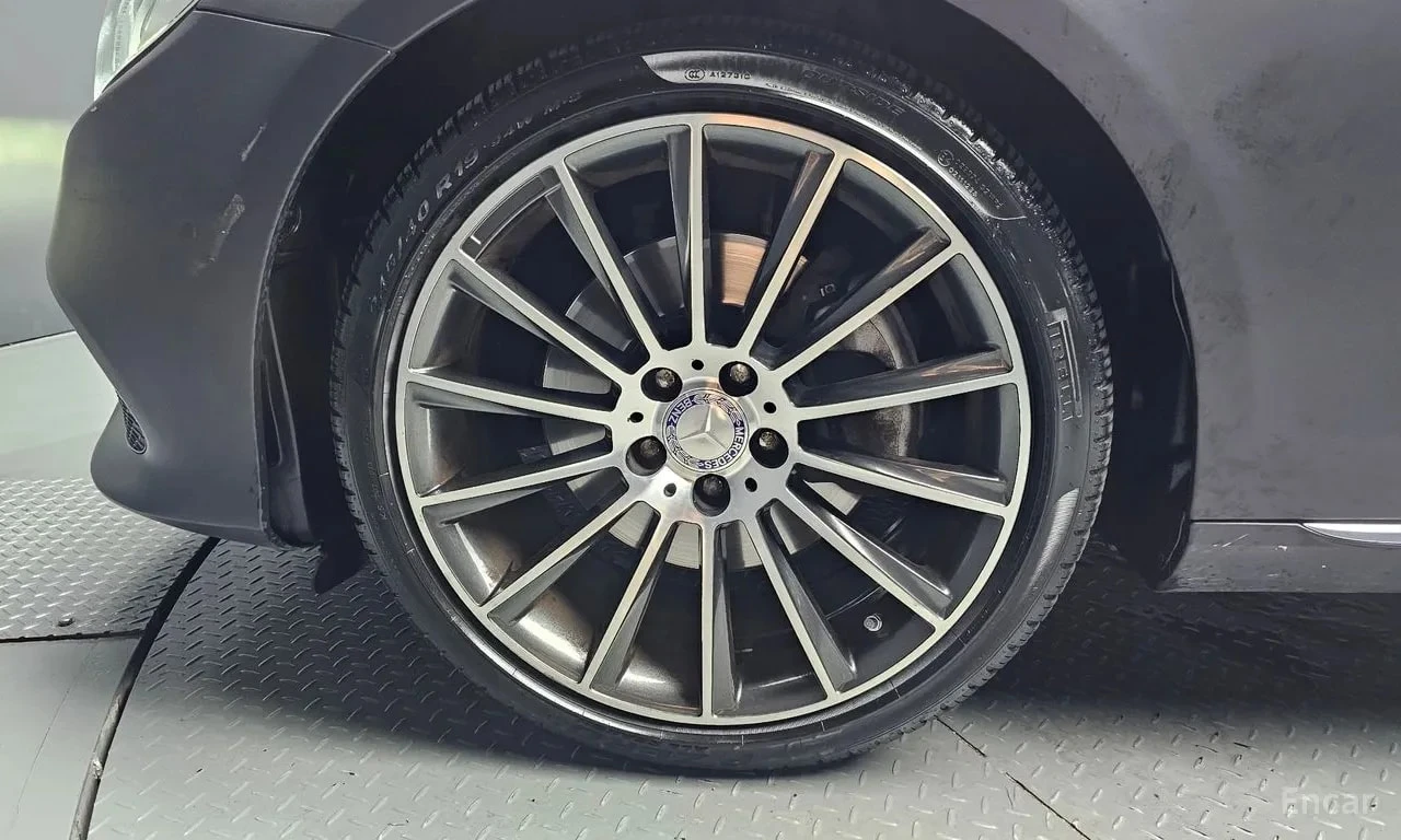 Mercedes-Benz E 220 d Avantgarde/ПОДГРЕВ/ХЕДЪП/ШИБЕДАХ, снимка 5 - Автомобили и джипове - 56145303