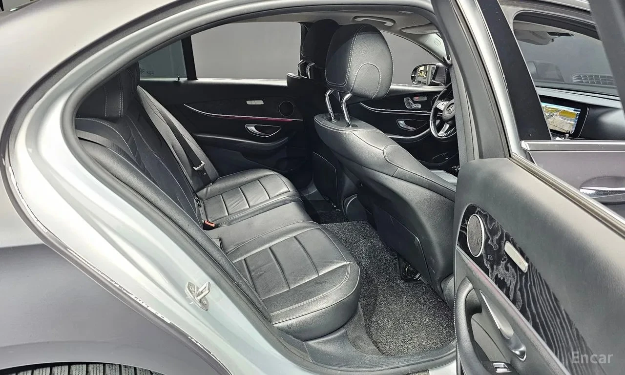 Mercedes-Benz E 220 d Avantgarde/ПОДГРЕВ/ХЕДЪП/ШИБЕДАХ, снимка 11 - Автомобили и джипове - 56145303