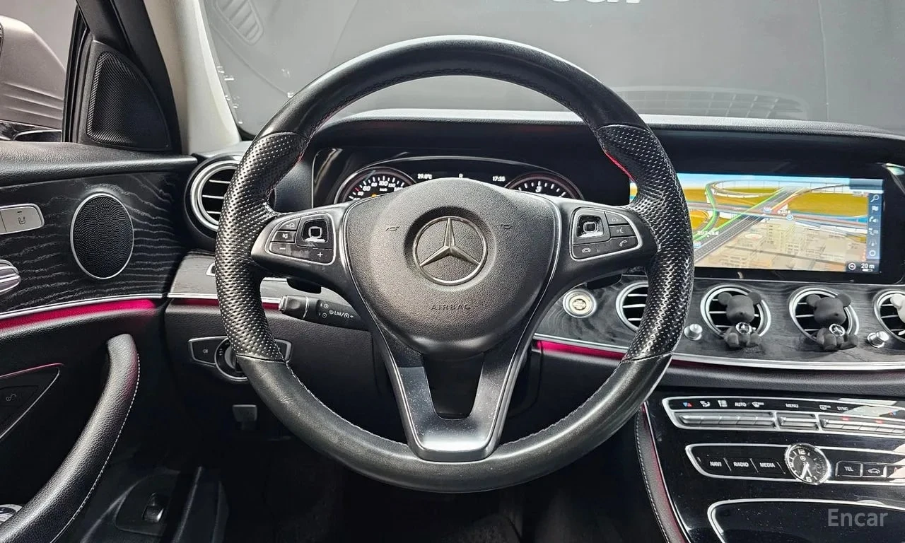 Mercedes-Benz E 220 d Avantgarde/ПОДГРЕВ/ХЕДЪП/ШИБЕДАХ, снимка 13 - Автомобили и джипове - 56145303