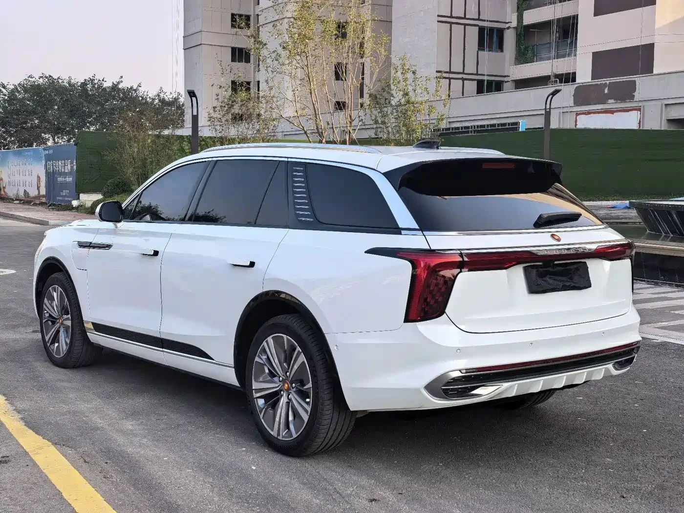 HongQi E-HS9 | Mobile.bg � ����������� 3