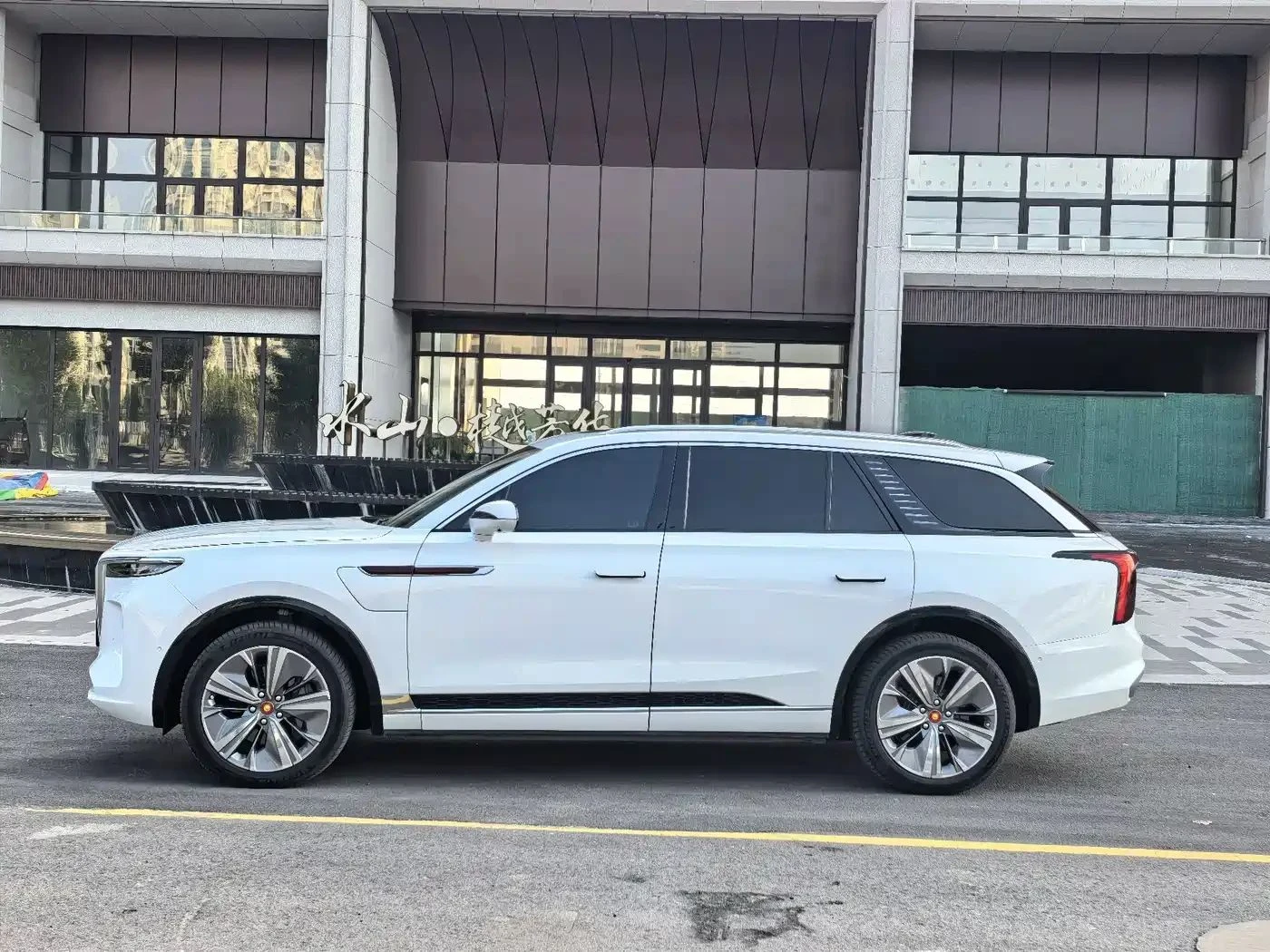 HongQi E-HS9 | Mobile.bg � ����������� 2
