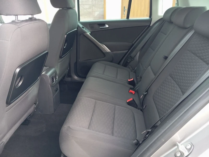 VW Tiguan 2.0 TDI 4X4, снимка 10 - Автомобили и джипове - 52748961
