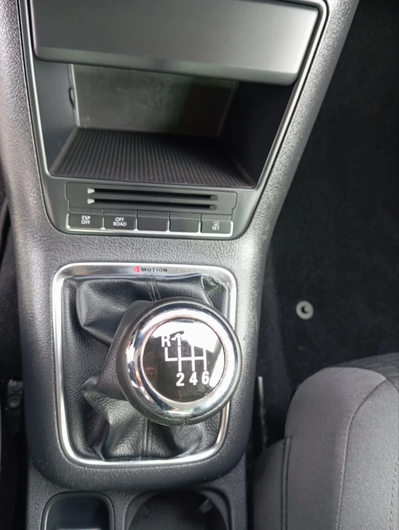 VW Tiguan 2.0 TDI 4X4, снимка 9 - Автомобили и джипове - 52748961
