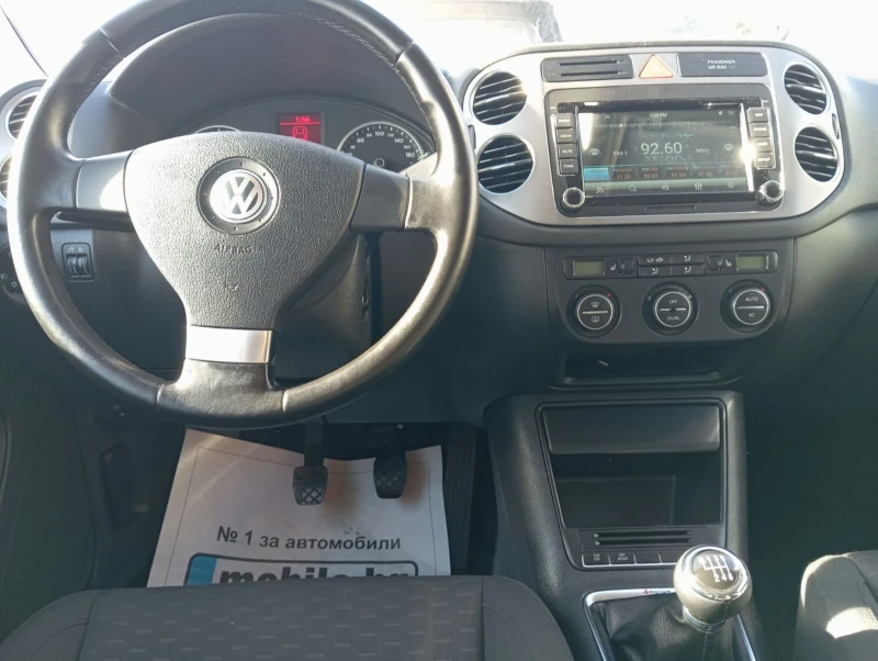 VW Tiguan 2.0 TDI 4X4, снимка 8 - Автомобили и джипове - 52748961