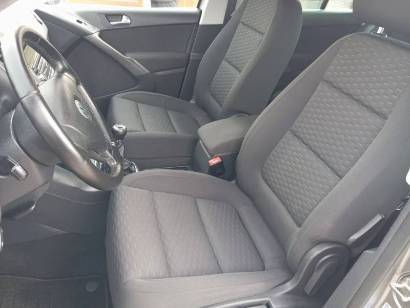 VW Tiguan 2.0 TDI 4X4, снимка 6 - Автомобили и джипове - 52748961