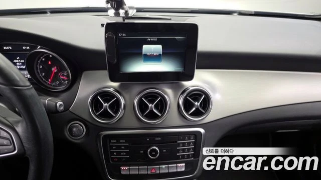 Mercedes-Benz GLA 220 КАМЕРА| ПОДГРЕВ| ПАМЕТ| АСИСТЕНТИ, снимка 9 - Автомобили и джипове - 55847017