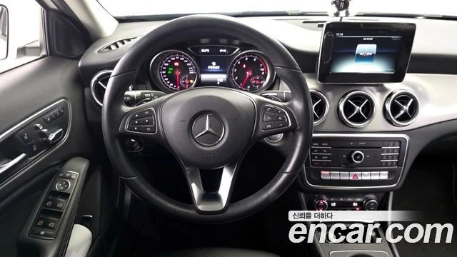 Mercedes-Benz GLA 220 КАМЕРА| ПОДГРЕВ| ПАМЕТ| АСИСТЕНТИ, снимка 6 - Автомобили и джипове - 55847017