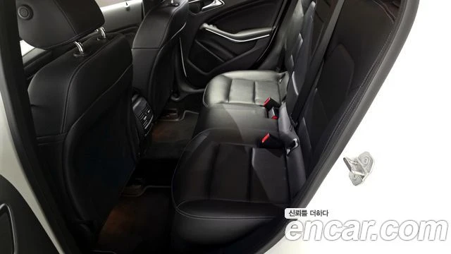 Mercedes-Benz GLA 220 КАМЕРА| ПОДГРЕВ| ПАМЕТ| АСИСТЕНТИ, снимка 12 - Автомобили и джипове - 55847017