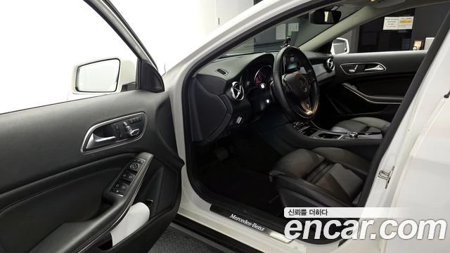 Mercedes-Benz GLA 220 КАМЕРА| ПОДГРЕВ| ПАМЕТ| АСИСТЕНТИ, снимка 4 - Автомобили и джипове - 55847017