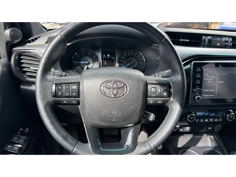 Toyota Hilux DOUBLE CAB 2.8D AT INVINCIBLE, снимка 13 - Автомобили и джипове - 56353896