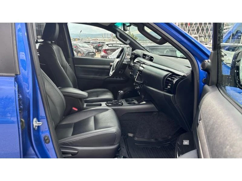 Toyota Hilux DOUBLE CAB 2.8D AT INVINCIBLE, снимка 6 - Автомобили и джипове - 56353896