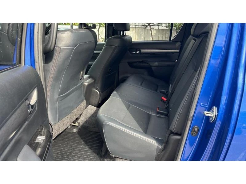 Toyota Hilux DOUBLE CAB 2.8D AT INVINCIBLE, снимка 11 - Автомобили и джипове - 56353896