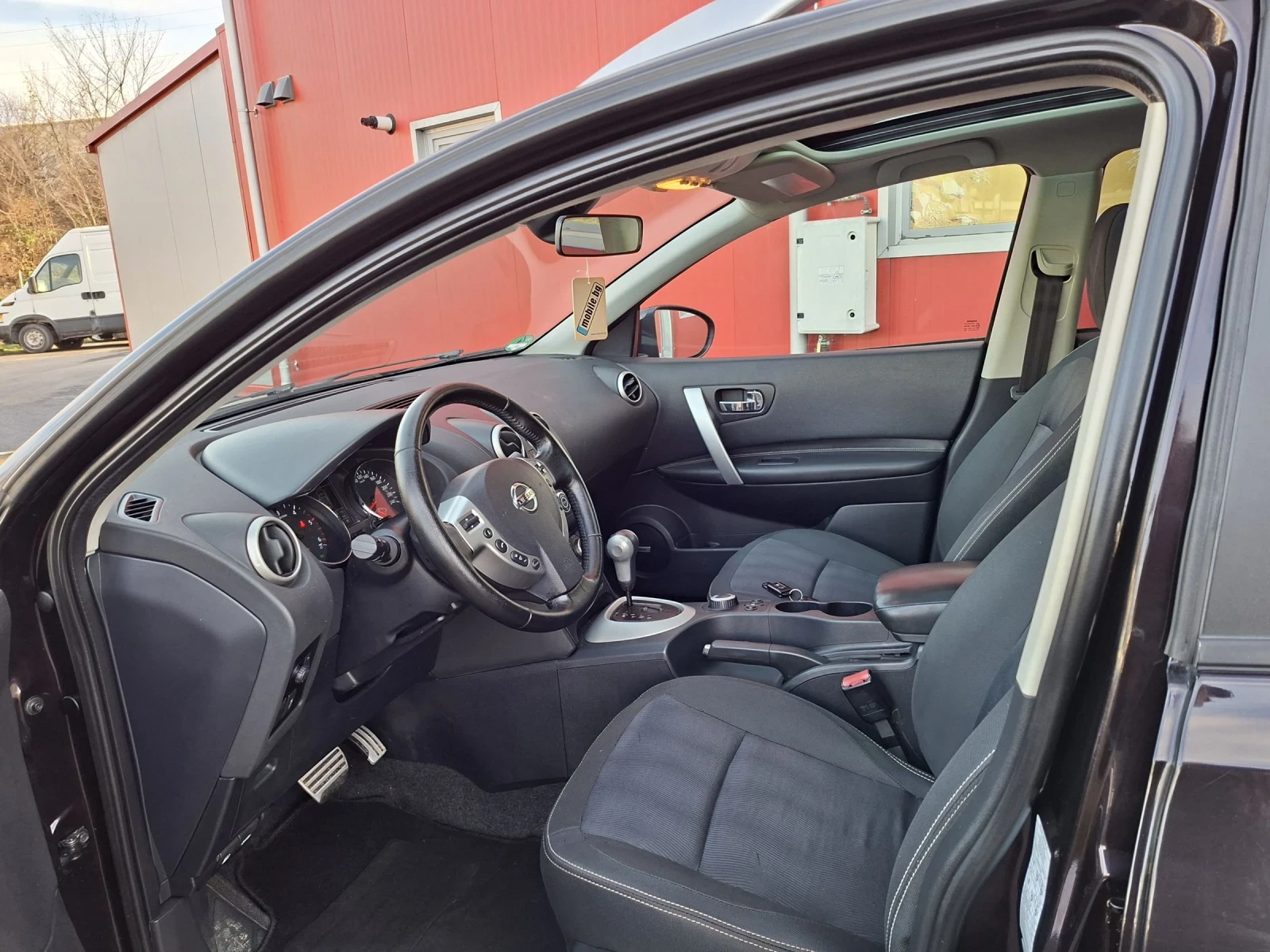 Nissan Qashqai 2.0 дизел, 4х4, автомат , 2+ , снимка 8 - Автомобили и джипове - 54024444