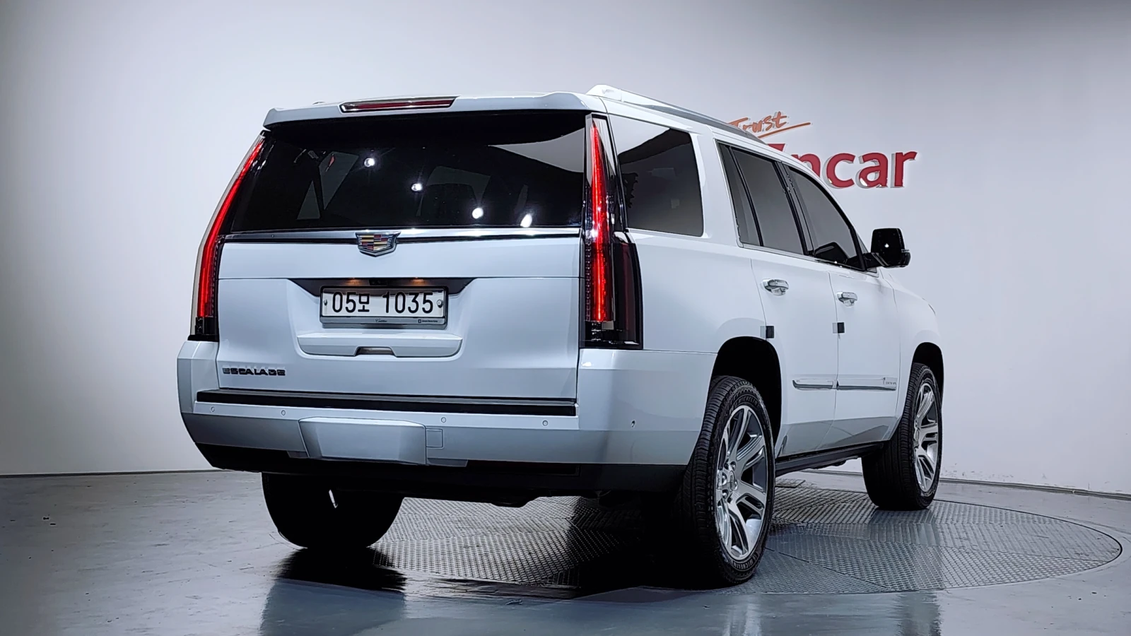Cadillac Escalade 6.2* ЕЛ. БАГАЖНИК* 360* HUD* BLIND SPOT* КРАЙНА ЦЕ, снимка 2 - Автомобили и джипове - 55367064