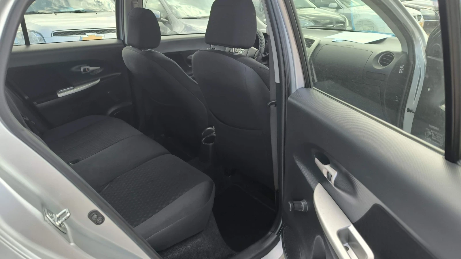 Toyota Urban Cruiser 1.4D, снимка 10 - Автомобили и джипове - 55448075