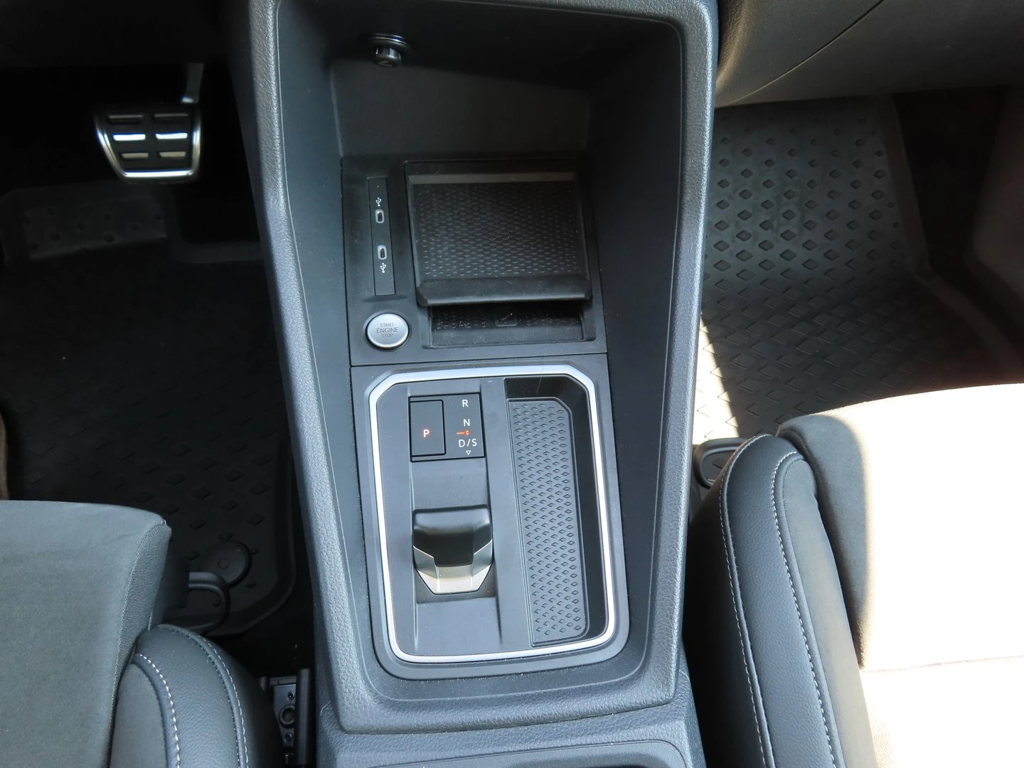 VW T-Roc, снимка 13 - Автомобили и джипове - 55842590