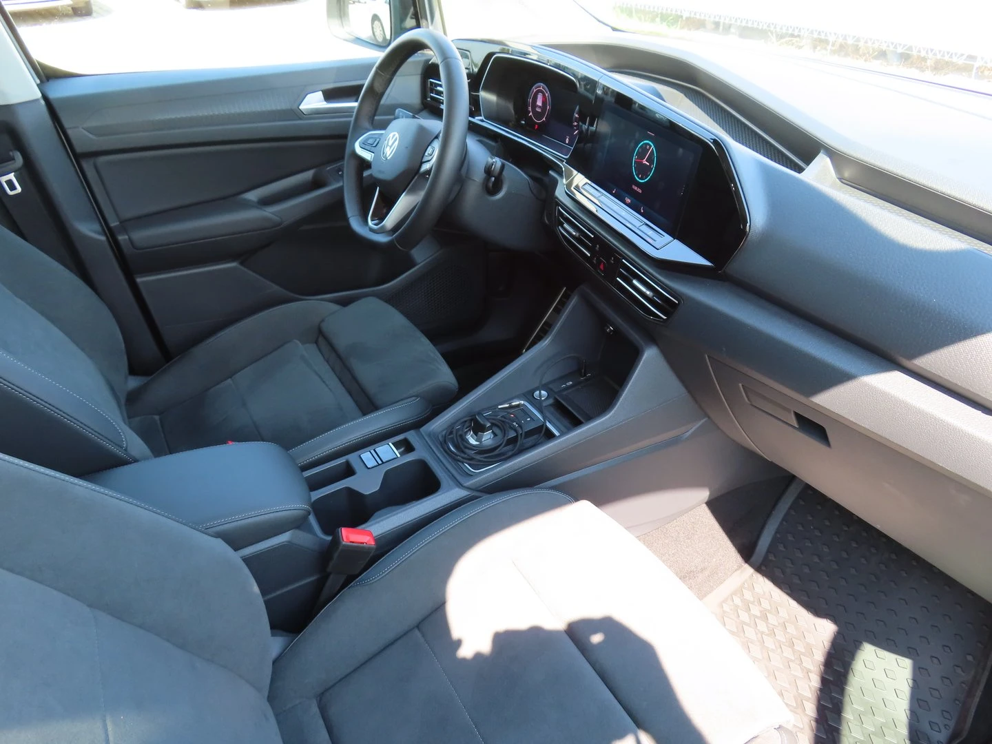 VW T-Roc, снимка 12 - Автомобили и джипове - 55842590
