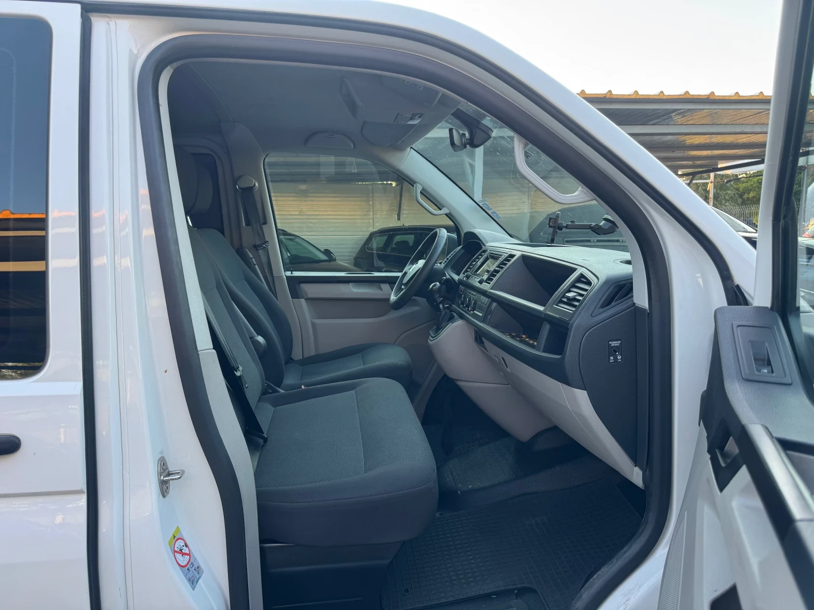 VW Transporter T6 8+ 1 150k.c, снимка 8 - Бусове и автобуси - 56601077