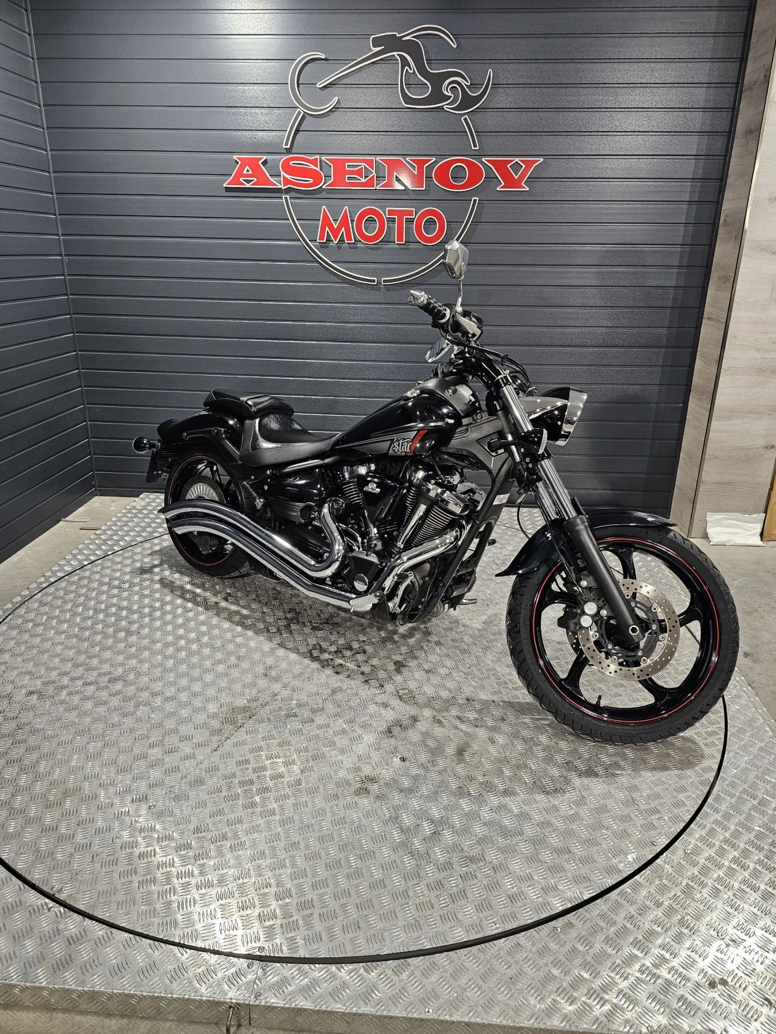 Yamaha Raider DEEP SILVER 