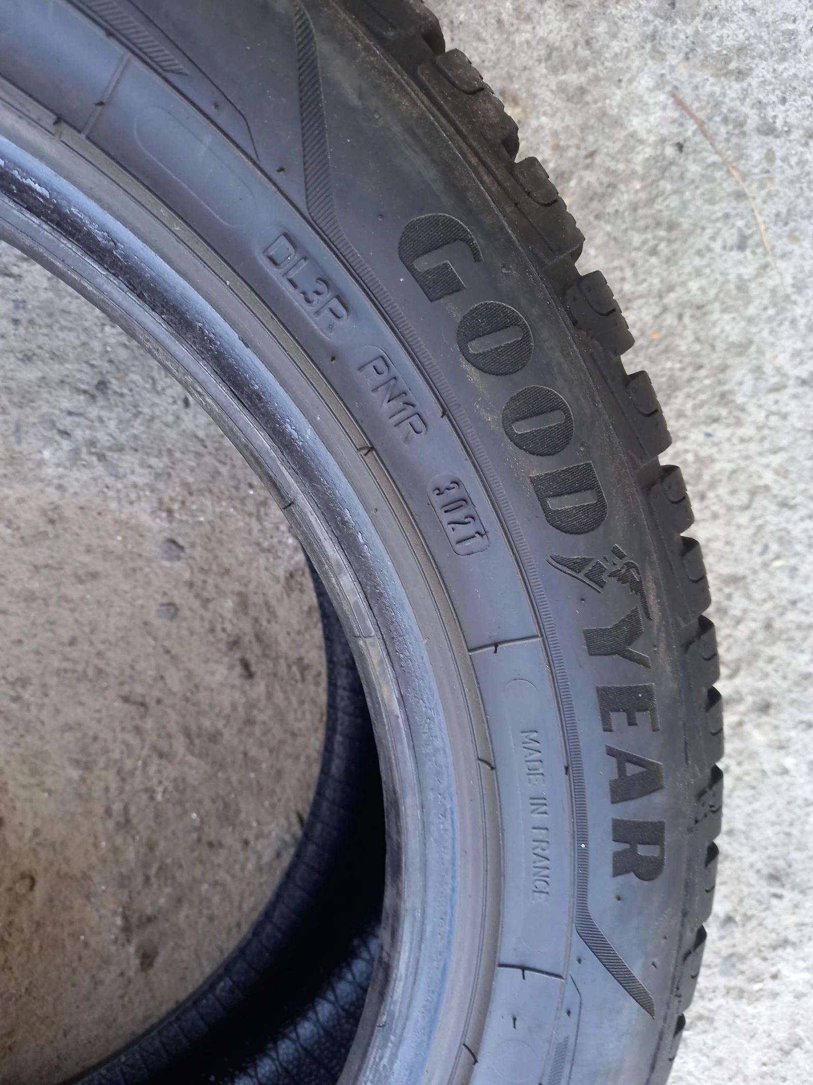 Гуми Зимни 215/55R17, снимка 5 - Гуми и джанти - 55445388