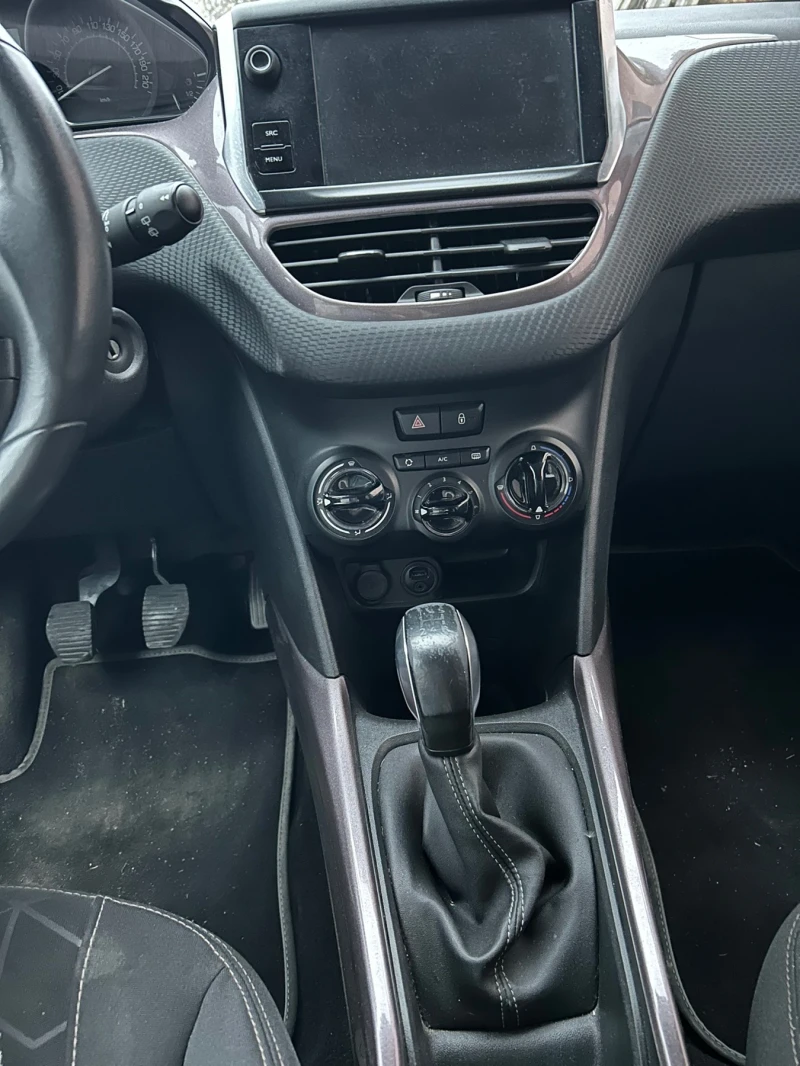 Peugeot 2008 1.2i, снимка 7 - Автомобили и джипове - 48206476