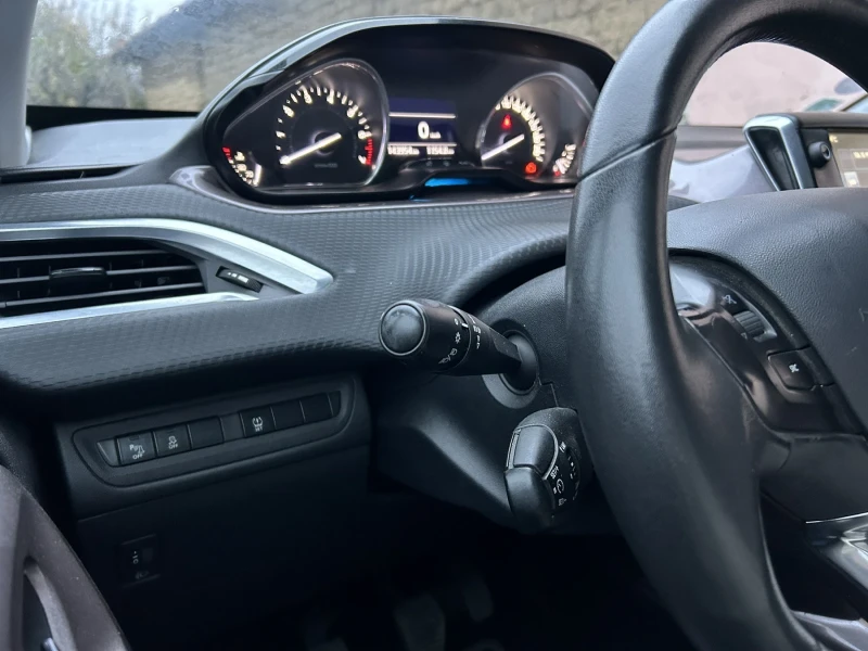 Peugeot 2008 1.2i, снимка 13 - Автомобили и джипове - 48206476