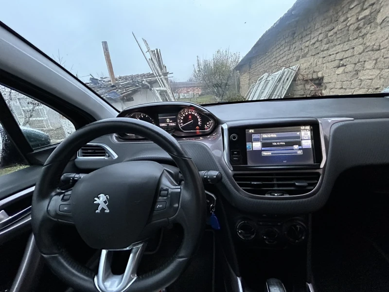 Peugeot 2008 1.2i, снимка 12 - Автомобили и джипове - 48206476