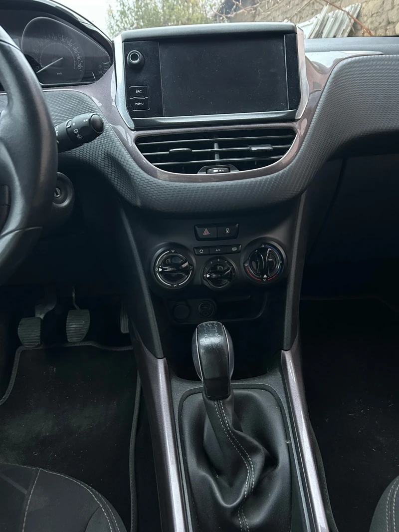 Peugeot 2008 1.2i, снимка 5 - Автомобили и джипове - 48206476