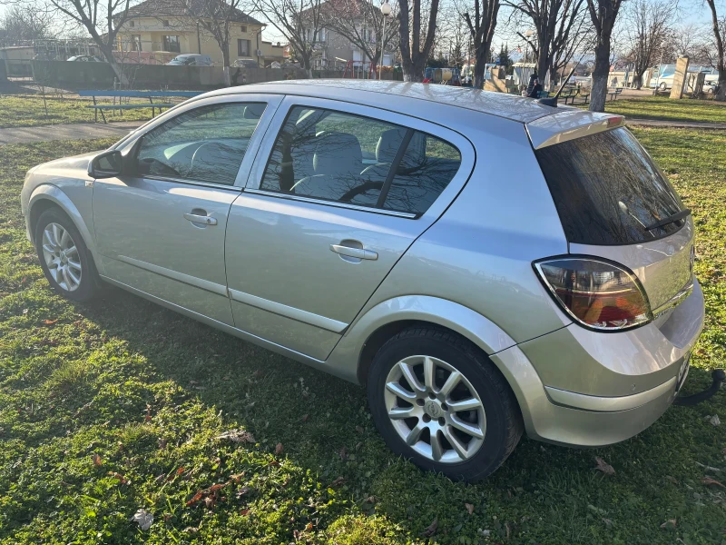 Opel Astra 1.9 CDTI, снимка 6 - Автомобили и джипове - 49377818