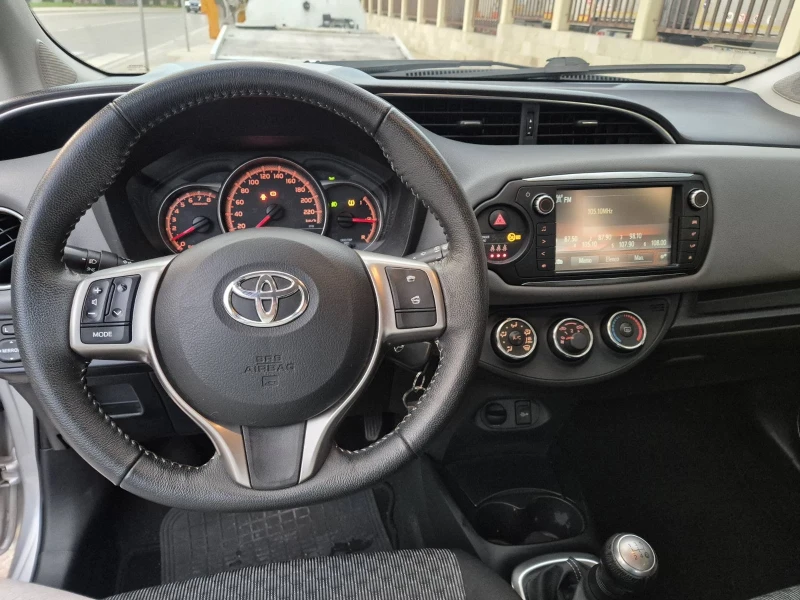 Toyota Yaris, снимка 6 - Автомобили и джипове - 49498137