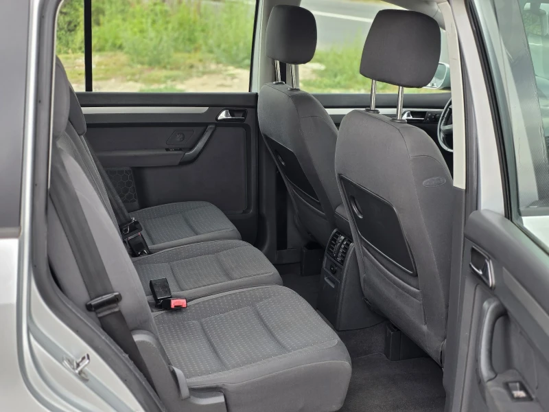 VW Touran 1.9tdi 105Hp 6 ck., снимка 11 - Автомобили и джипове - 51683367